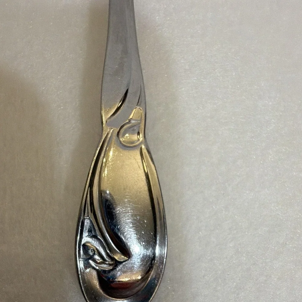 Oneida Deluxe Stainless Steel Teaspoon Floral Handle Glossy Silver 6 in